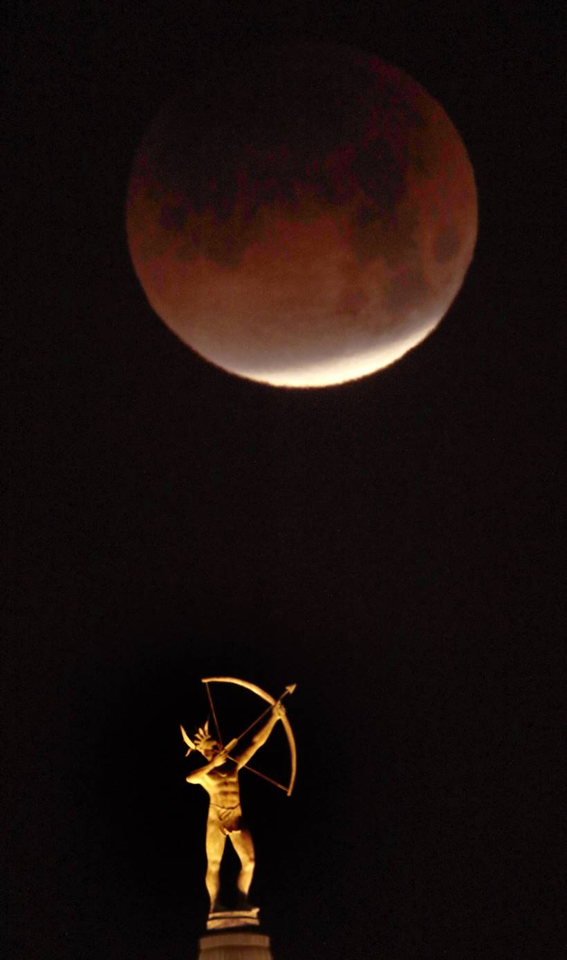 Blood moon lunar eclipse tonight: Here’s how to capture the best photos