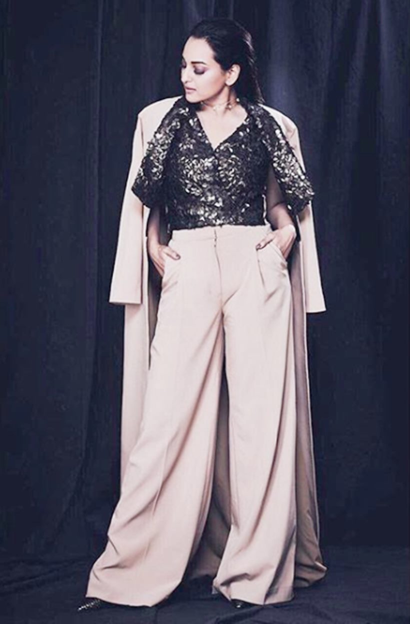 Deepika Padukone, Sonam Kapoor, Priyanka Chopra, Alia Bhatt, ranveer singh, kangana ranaut, manushi chhillar, shilpa shetty, kriti sanon, taapsee pannu, parineeti chopra, disha patani, sunny leone,neha dhupia, athiya shetty, karisma kapoor, raveena tandon, tamaanaah bhatia, celeb fashion, bollywood fashion, indian express, indian express news