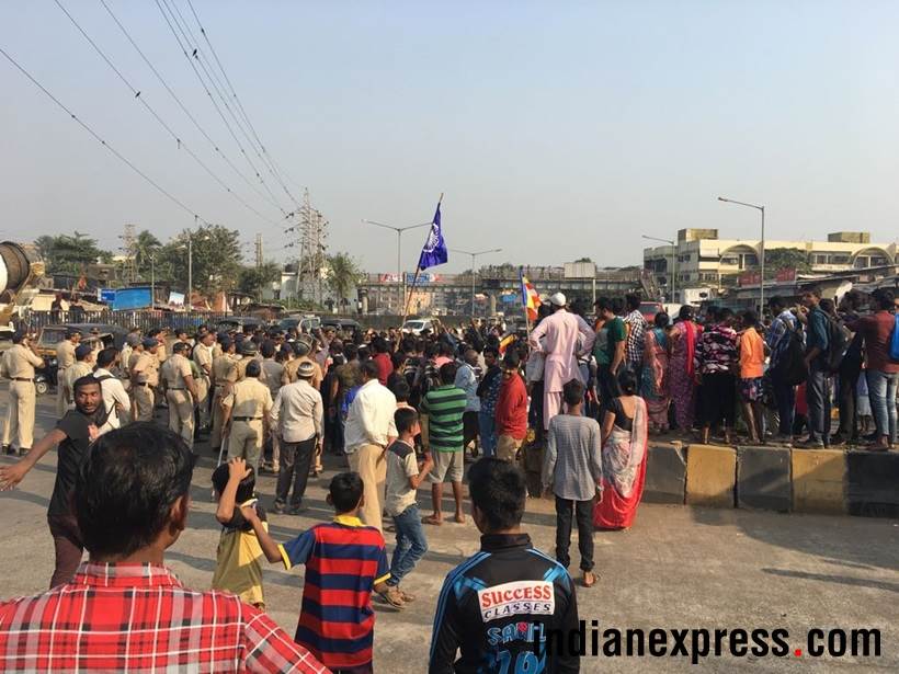 mumbai, mumbai bandh, mumbai rasta roko, battle of koregaon, koregaon bhima, pune, dalit, dalit protests, jignesh mevani, maratha protests, mumbai bandh photos, indian express, mumbai news