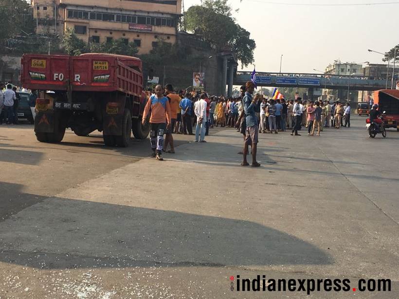 mumbai, mumbai bandh, mumbai rasta roko, battle of koregaon, koregaon bhima, pune, dalit, dalit protests, jignesh mevani, maratha protests, mumbai bandh photos, indian express, mumbai news