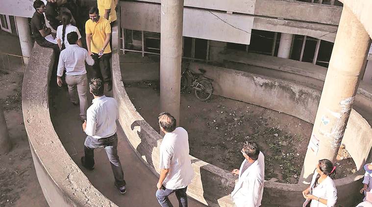 pgimer, pgi doctors, pgimer chandigarh, pgi patients misbehaviour, pgi resident doctors misbehave with patients, chandigarh news, indian express