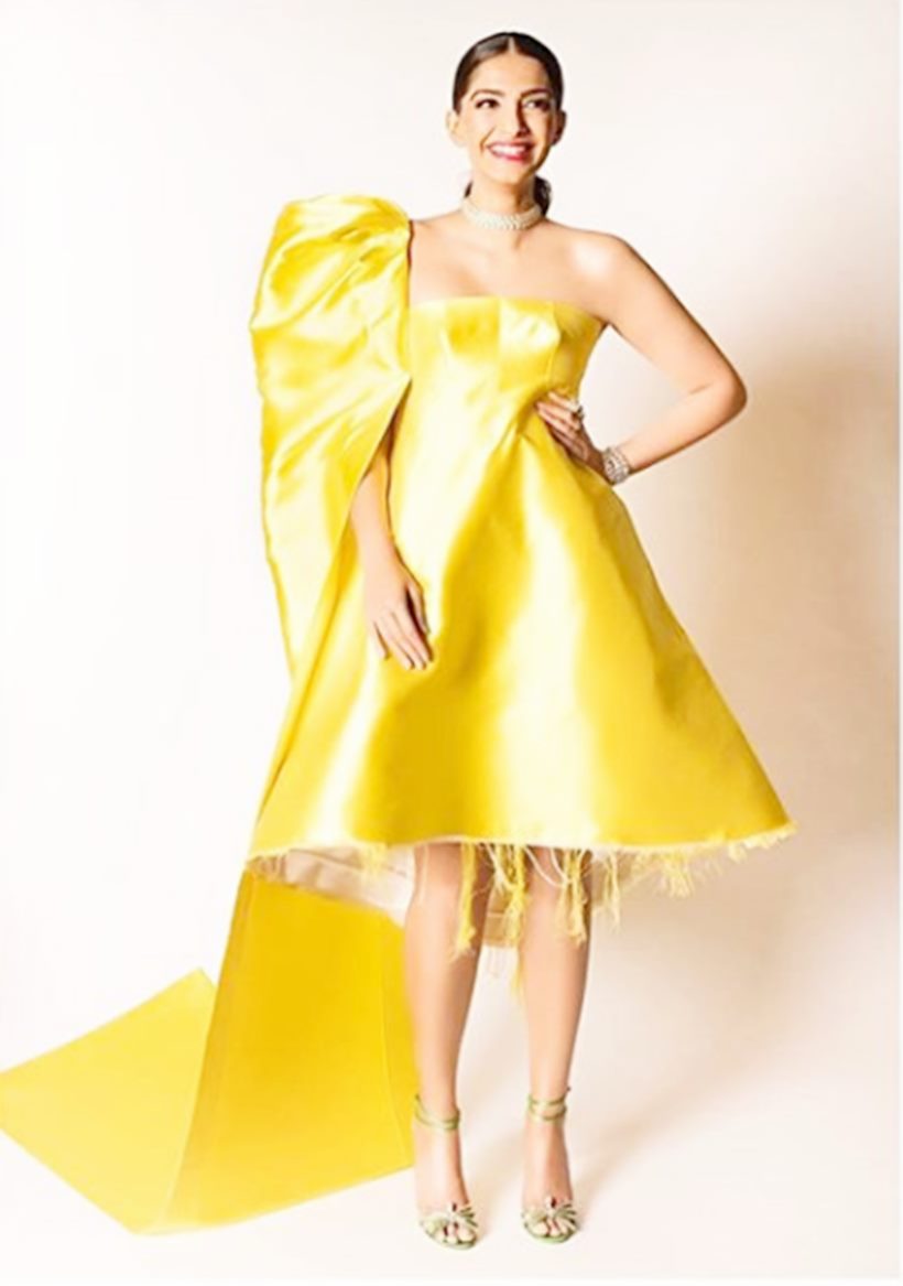 Deepika Padukone, Sonam Kapoor, Priyanka Chopra, Alia Bhatt, ranveer singh, kangana ranaut, manushi chhillar, shilpa shetty, kriti sanon, taapsee pannu, parineeti chopra, disha patani, sunny leone,neha dhupia, athiya shetty, karisma kapoor, raveena tandon, tamaanaah bhatia, celeb fashion, bollywood fashion, indian express, indian express news