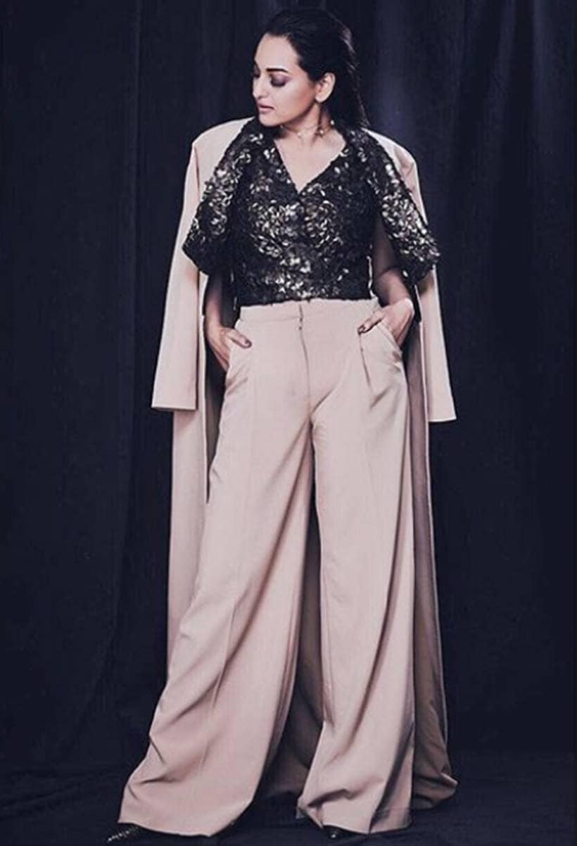 ht awards, ht most stylish, ht most stylish awards, Deepika Padukone, Deepika Padukone sari fashion, sonam kapoor, sonam kapoor fashion, parineeti chopra, parineeti chopra fashion, vaani kapoor fashion, sonakshi sinha fashion, shilpa shetty kundra fashion, indian express, indian express news