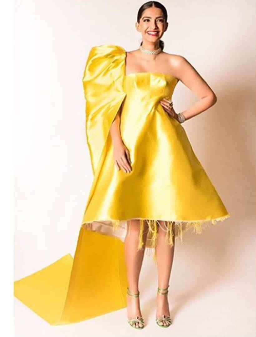 ht awards, ht most stylish, ht most stylish awards, Deepika Padukone, Deepika Padukone sari fashion, sonam kapoor, sonam kapoor fashion, parineeti chopra, parineeti chopra fashion, vaani kapoor fashion, sonakshi sinha fashion, shilpa shetty kundra fashion, indian express, indian express news