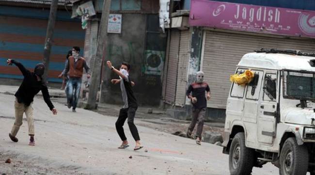 hoe stone pelting in the valley affects tourism in J&K