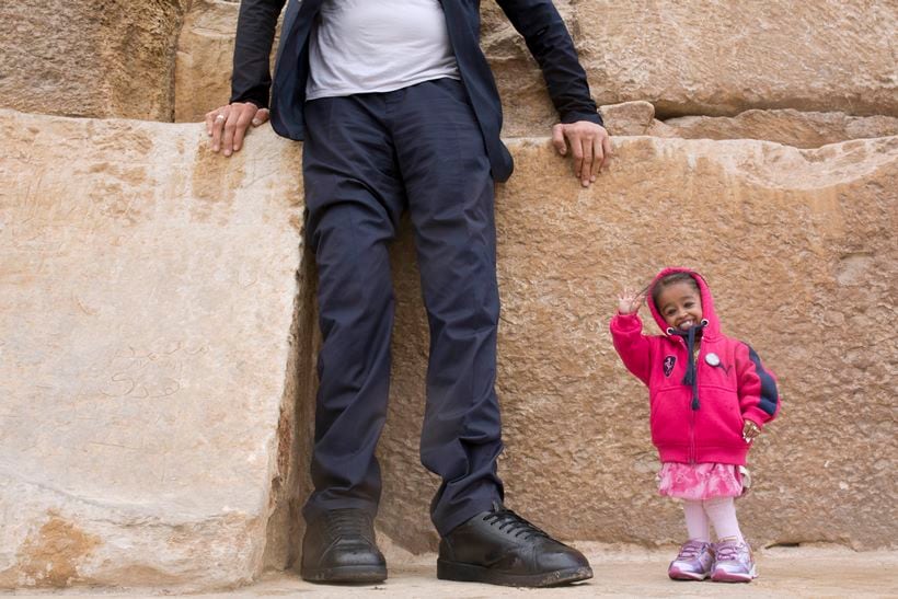 egypt, egypt pyramid, world tallest man, world smallest woman, world tallest man shortest woman, Giza Pyramids in Cairo, Jyoti Amge, Sultan Kosen, world news, odd news, viral photos, unusual photos