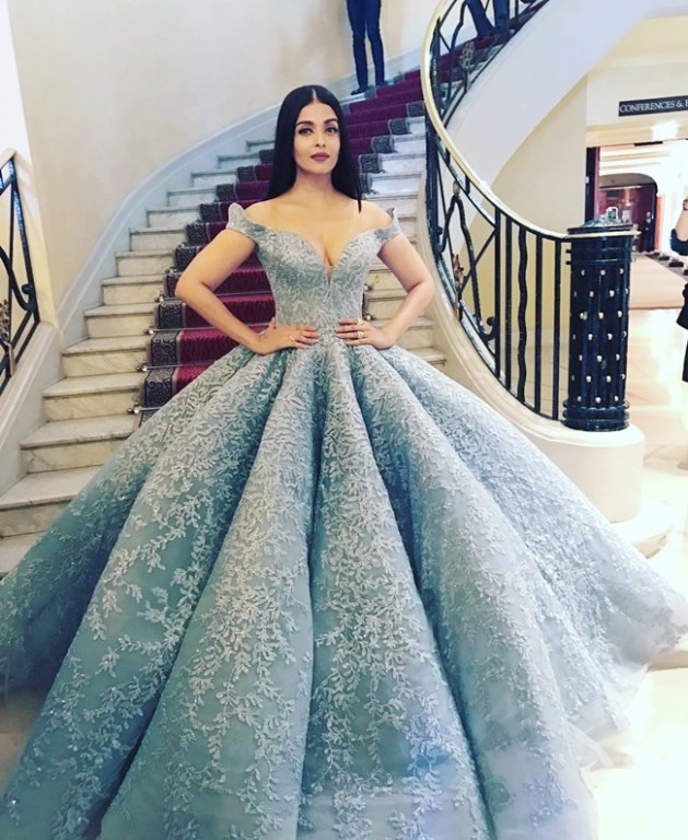 aishwarya rai, aishwarya rai bachchan, aishwarya rai photos, aishwarya rai in gown, aishwarya rai in gowns, gowns fashion, aishwarya rai gown fashion aishwarya rai wearing gowns, Indian Express, Indian Express news