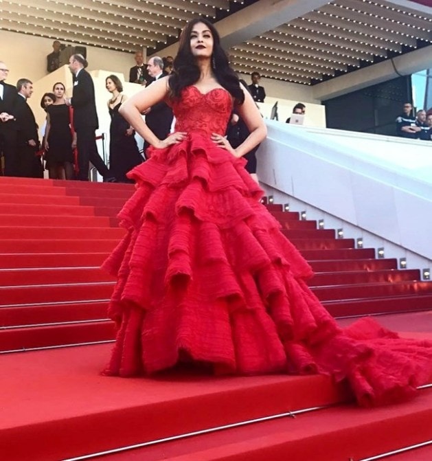 aishwarya rai, aishwarya rai bachchan, aishwarya rai photos, aishwarya rai in gown, aishwarya rai in gowns, gowns fashion, aishwarya rai gown fashion aishwarya rai wearing gowns, Indian Express, Indian Express news