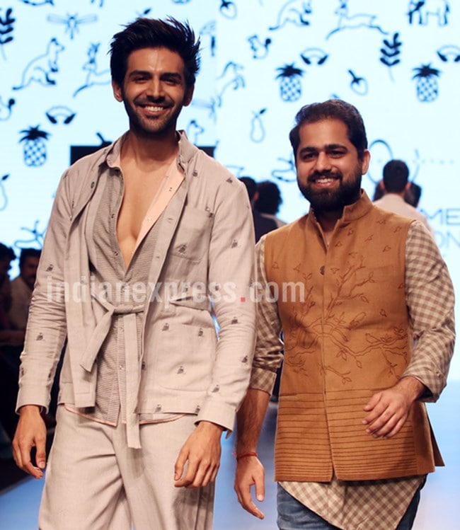lakme fashion week, lakme fashion week 2018, lakme fashion week photos, lakme fashion week day 5, lfw day 5, LFK 2018, LFW 2018 photos, LFW 2018 latest photos, LFW day 5 showstopper,s LFW swara Bhasker, LFW Shilpa Shetty Kundra, LFW Kangana Ranaut, Indian Express, Indian Express News