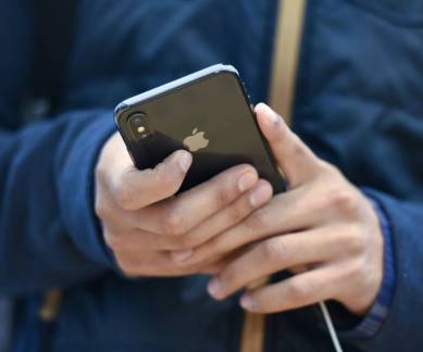 Apple iOS 11.2.5, Apple iPhones, 9to5Mac report, Apple iOS upgrades, augmented reality, iOS 11 downgrade, Animoji, iPhone X, iMessage for Cloud