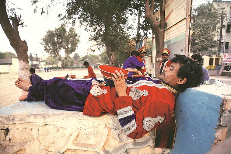 Behind the baaja, baraat, bandwallahs lives remain unseen in glitter