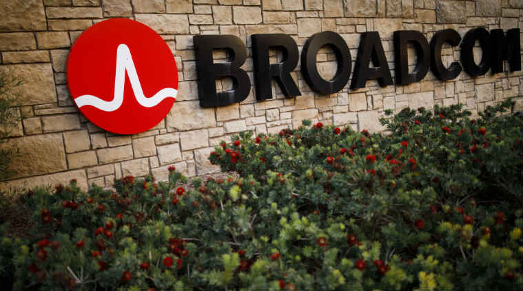 Broadcom Qualcomm bid, semiconductor industry, Qualcomm smartphone chips, Broadcom CEO Hock Tan, Qualcomm board, tech licensing business, Qualcomm CEO Steven Mollenkopf, communications systems, Apple vs Qualcomm
