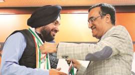 Arvinder Singh Lovely, Former Delhi minister Arvinder Singh Lovely, Former Congress Chief Arvinder Singh Lovely, Lovely Joins Congress, Ajay Maken, Rahul Gandhi, Delhi News, Latest Delhi News, Indian Express, Indian Express News