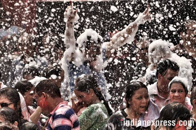 Holi photos, holi images, holi 2018