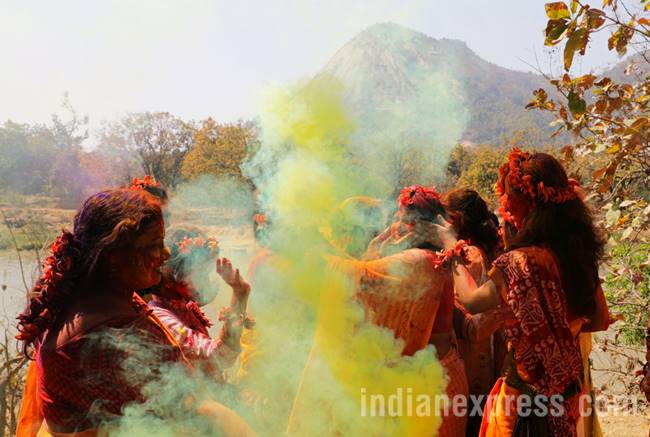 Holi photos, holi images, holi 2018