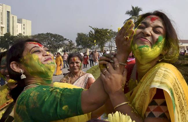 Holi photos, holi images, holi 2018