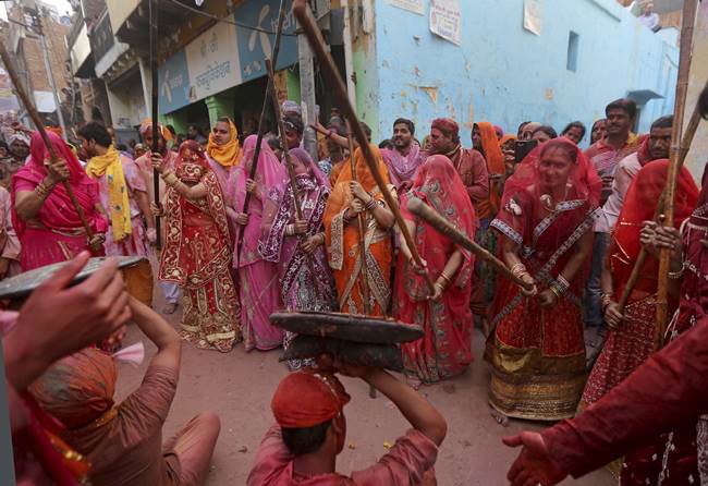 Holi photos, holi images, holi 2018, holi virndavan