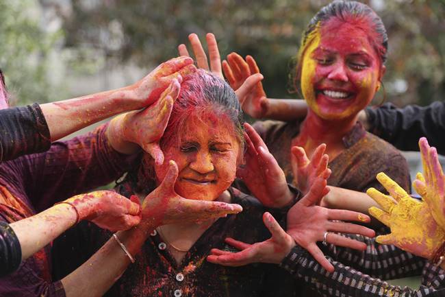 Holi photos, holi images, holi 2018