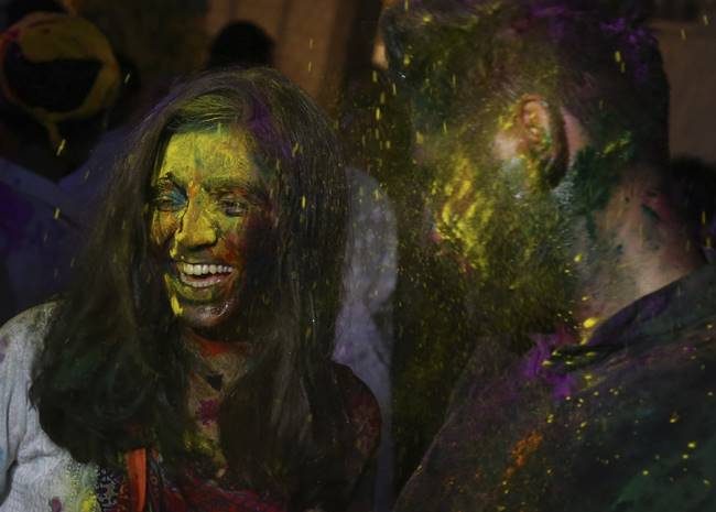 Holi photos, holi images, holi 2018