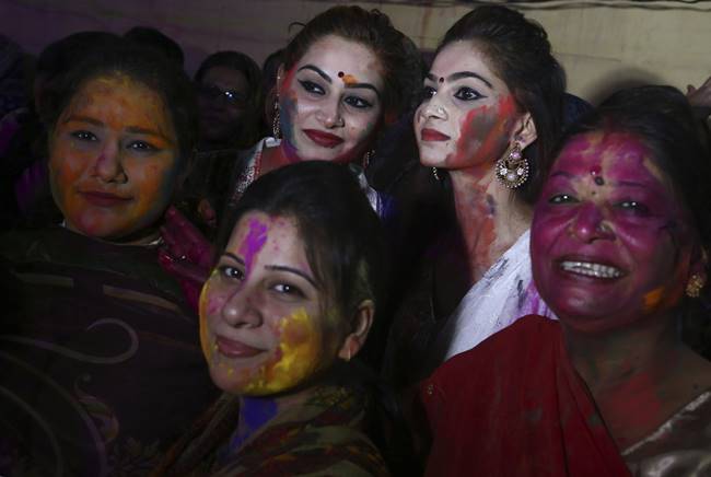 Holi photos, holi images, holi 2018