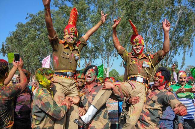 Holi photos, holi images, holi 2018