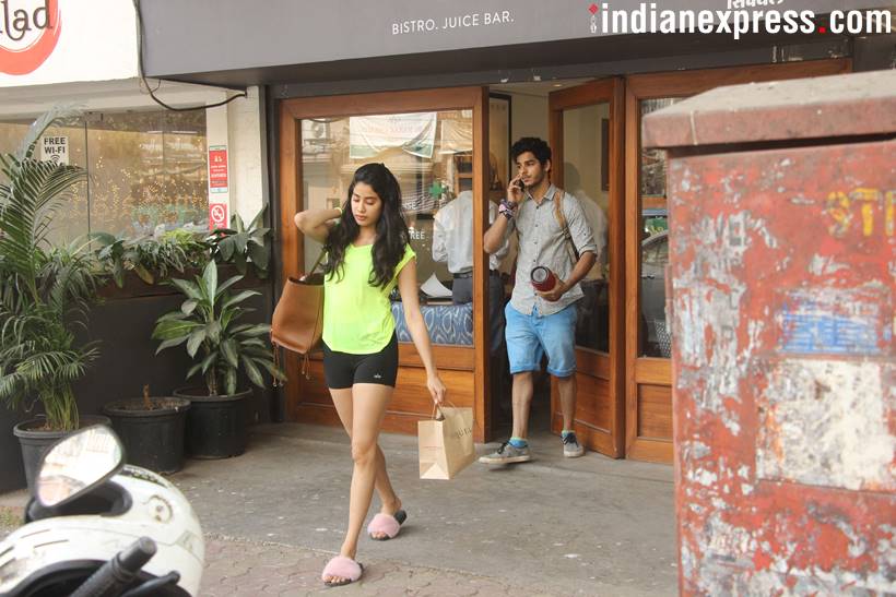 celeb spotting, celeb photos, bollywood celeb photos, disha patani