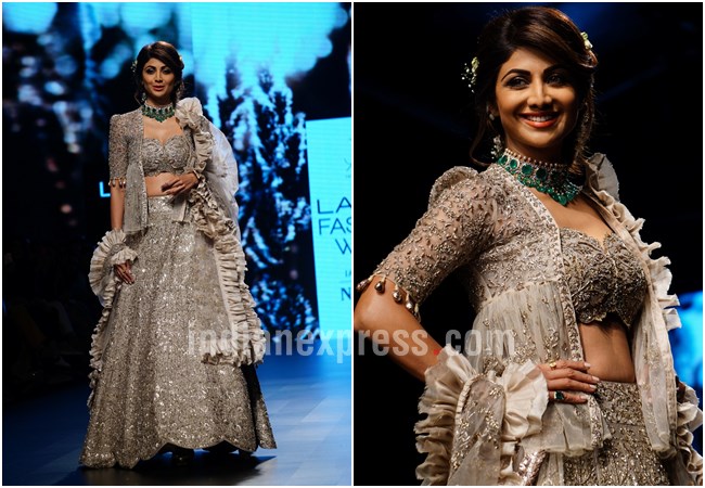 lakme fashion week, lakme fashion week 2018, lakme fashion week photos, lakme fashion week day 5, lfw day 5, LFK 2018, LFW 2018 photos, LFW 2018 latest photos, LFW day 5 showstopper,s LFW swara Bhasker, LFW Shilpa Shetty Kundra, LFW Kangana Ranaut, Indian Express, Indian Express News