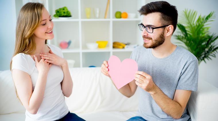 propose day, propose day 2018, gifts to give on propose day, how to propose, ways to propose, what to give on propose day, Indian express, Indian express news