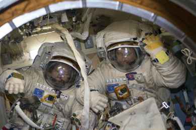 NASA, spacewalk, record setting spacewalk, Russian spacewalk, longest spacewalk, Nasa Mission Control, SpaceX