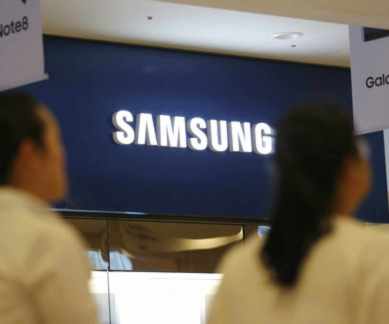 Samsung smartphones, South Korean smartphone market, Apple iPhones, Strategy Analytics report, Samsung budget smartphones, iPhone global shipping, global smartphone market, Samsung Electronics, iPhone X