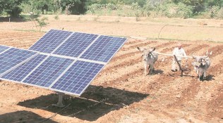 Union Budget 2018: Nine farmers in Gujarat who set up solar co-op set example for Jaitley’s ‘power’ idea