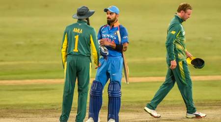 Virat Kohli and Hashim Amla at the end of the sixth ODI