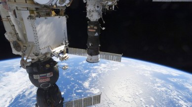 NASa photo spacewalker's legs, NAS photo viral, NASA photo find spacewalkers legs viral, NASA viral photo, NASA viral photo of spacewalkers legs, spot the spacewalkers legs, viral puzzles, viral photos on the Internet, Indian Express, Indian Express news