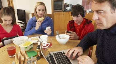 dinner, texting while eating, texting while with family, when not to text, smartphones, dont use smartphones, indian express, indian express news