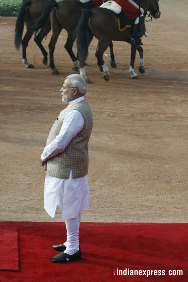 Justin Trudeau, Narendra Modi, Modi meets Trudeau, PM Modi hugs Trudeau, Trudeau India photos, Ceremonial Reception, Rashtrapati Bhavan, Indian Express