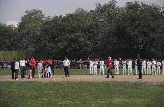 Trudeaus visit Jama Masjid, play cricket