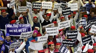 Opposition MLAs throw paper balls, balloons at Governor Ram Naik in UP assembly