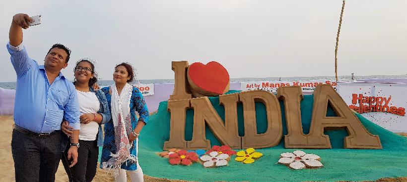 Valentines day images, Valentines day pics, Valentines day, Valentines day celebrations, Valentines day celebrations images, february 14, indian express