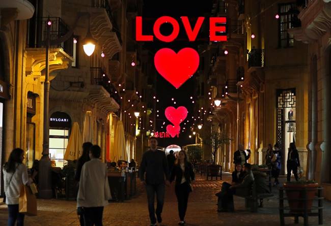 Valentine's Day 2018, Valentine's Day 2018 celebrations, Valentine's Day 2018 couple celebrations, Valentine's Day 2018 photos, Valentine's Day 2018 cadbury event, Valentine's Day 2018 romantic photos