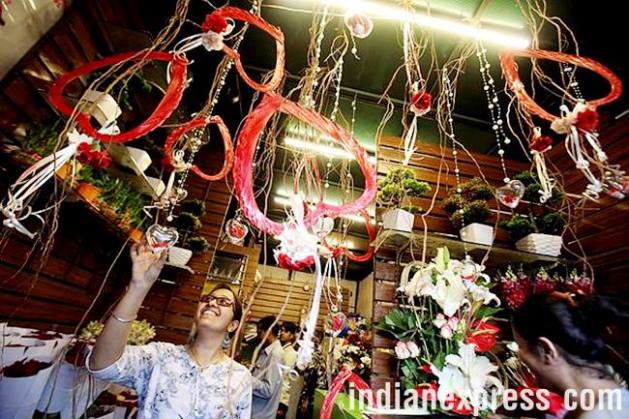 Valentines day images, Valentines day pics, Valentines day, Valentines day celebrations, Valentines day celebrations images, february 14, indian express