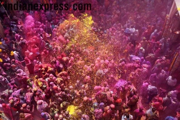 Holi 2018 photos, vrindavan holi pics, widows playing holi, vrindavan holi images, mathura holi pictures, traditional Holi Celebration, indian express