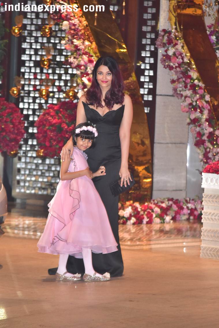 aaradhya bachchan with mother aishwarya rai bachchan
