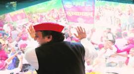 In big Phulpur roadshow, Akhilesh talks of vikas under SP govt