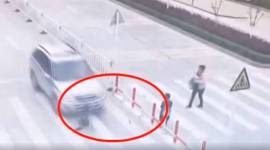 cctv video_759_FB child escaping an accident, china viral video