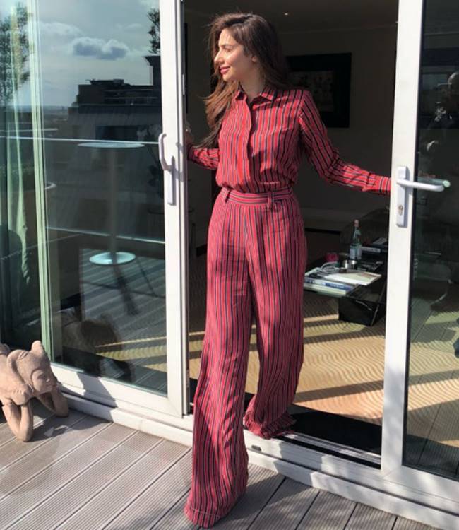 pantsuits, pantsuit fashion, Kareena Kapoor Khan pantsuits, Deepika Padukone pantsuit, Priyanka Chopra panysuits, Manushi Chhillar pantsuits, Mahira Khan pantsuits, fahsion trends pantsuits, indian express, indian express news