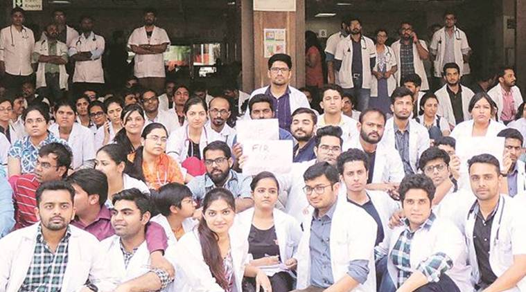 pune doctors thrashed, pune hospital death, pune mob thrashes doctors, D Y Patil Hospital and Research Centre, indian express, maharashtra news