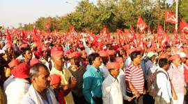 Why are farmers protesting in Mumbai, Maharashtra