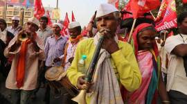 farmers turn to moneylenders in Maharashtra