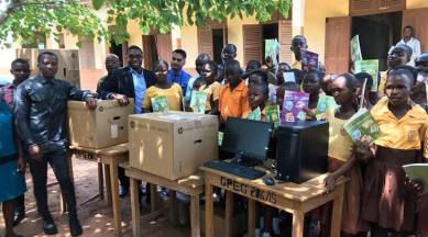 ghana, ghana teach ms word viral photo, ghana teacher draw ms word to teach student, ghana school lack of computer, ict ghana, educatio news, niit ghana, africa news, good news, viral news, indian express