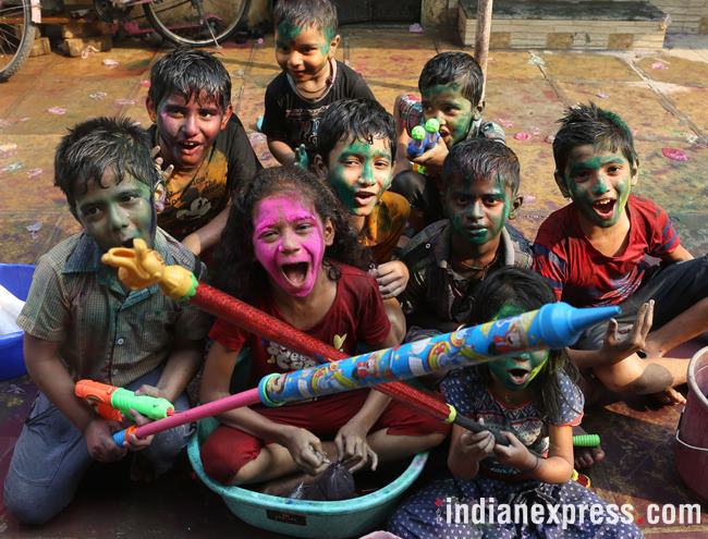Holi photos, holi images, holi 2018